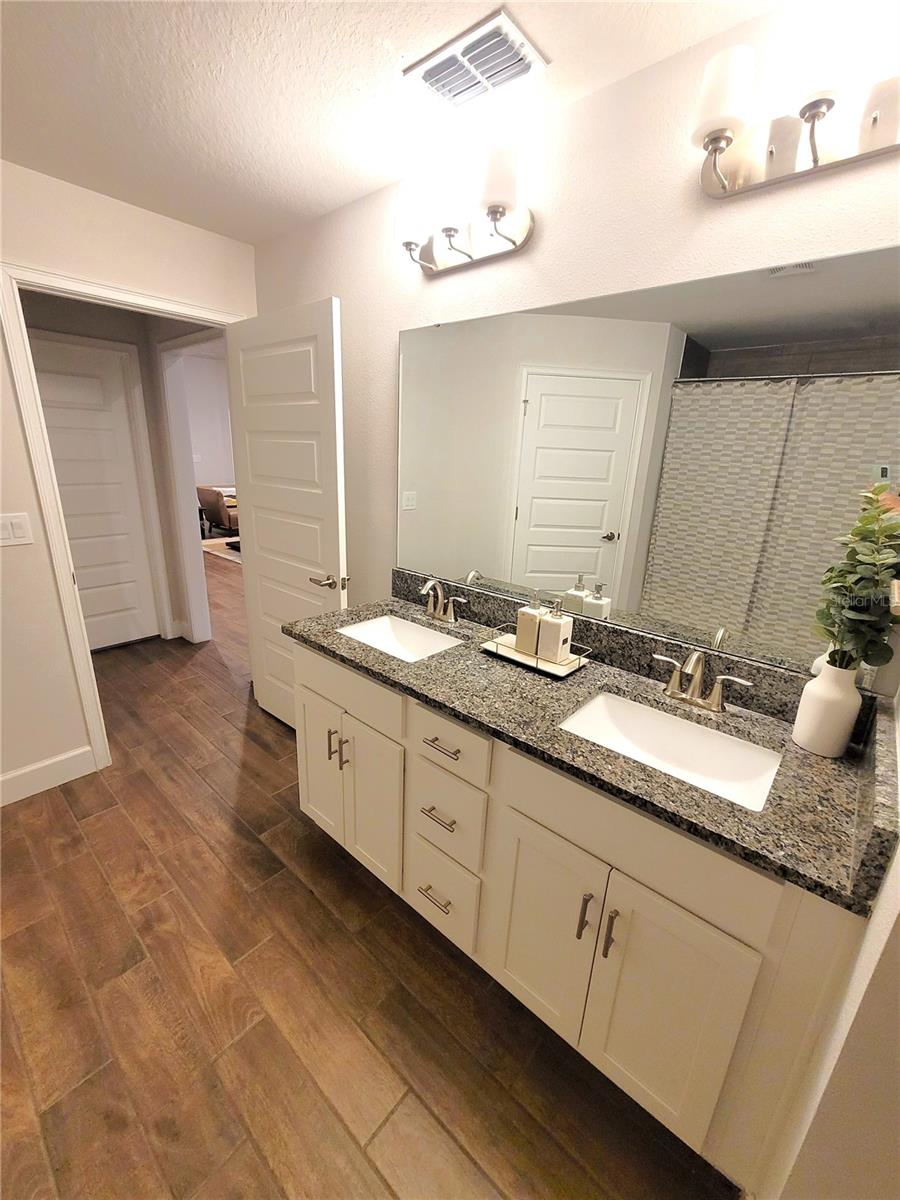 LAKE JULIANA ESTATES - Residential Lease