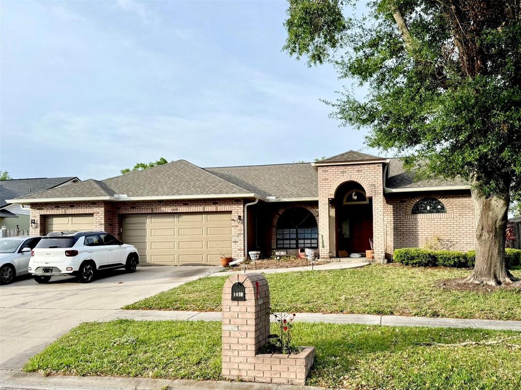 Photo of 1418 Buckner Road, Valrico, FL 33596 (MLS # TB8371647)