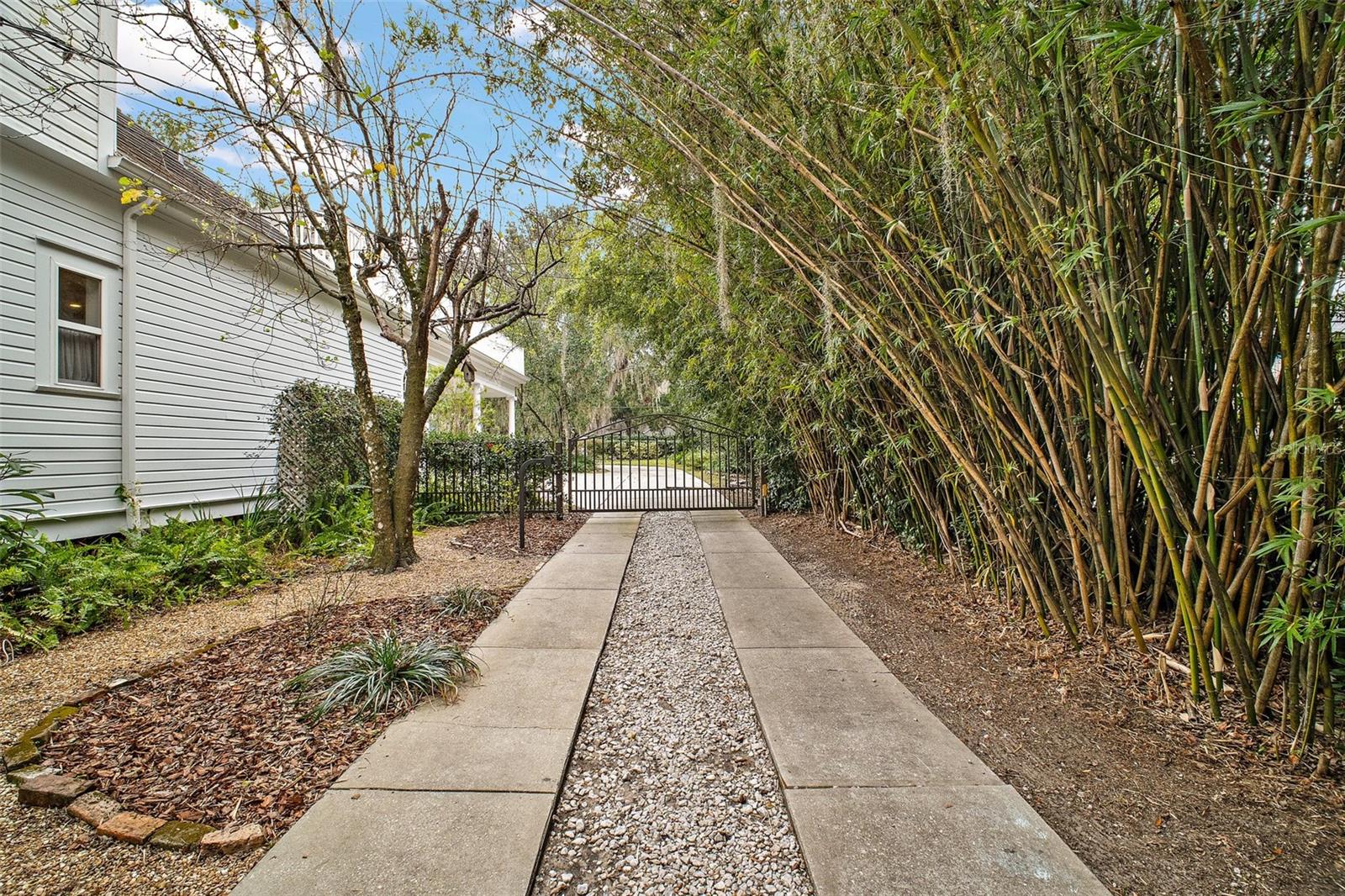 906 E FORT KING STREET