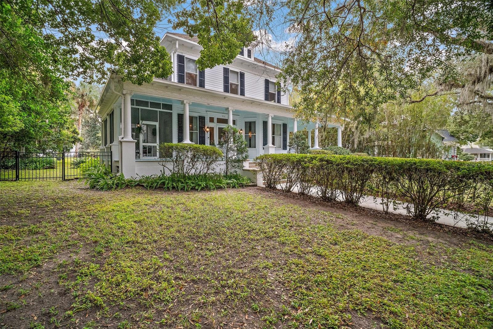 906 E FORT KING STREET