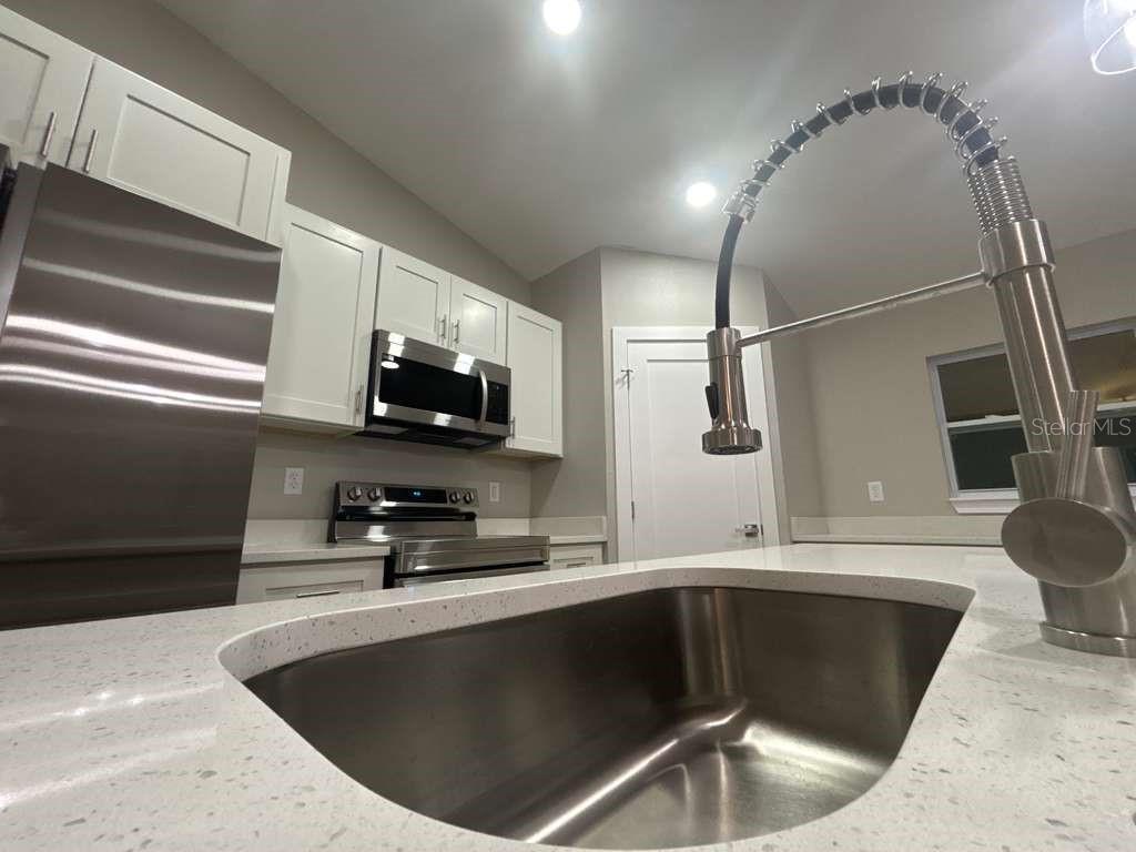 CITRUS SPGS UNIT 07 - Residential Lease