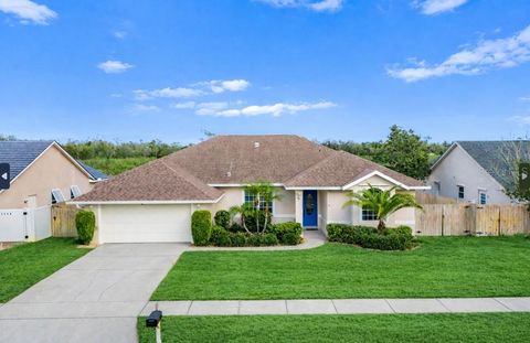 Photo of 1305 Pemberton Trail, Malabar, FL 32950 (MLS # O6384936)