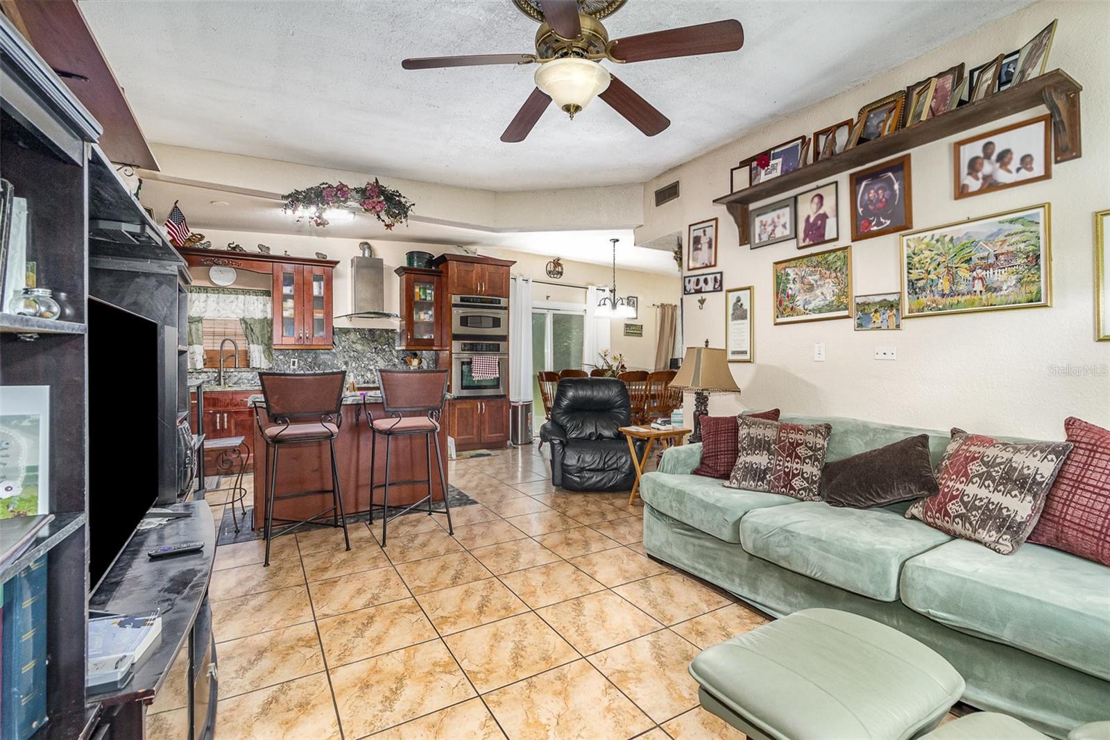 240 W GROSSENBACHER DRIVE