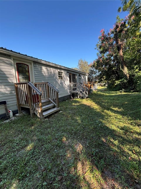 Tiny photo for 214 Morningside Avenue, Lady Lake, FL 32159 (MLS # G5119306)