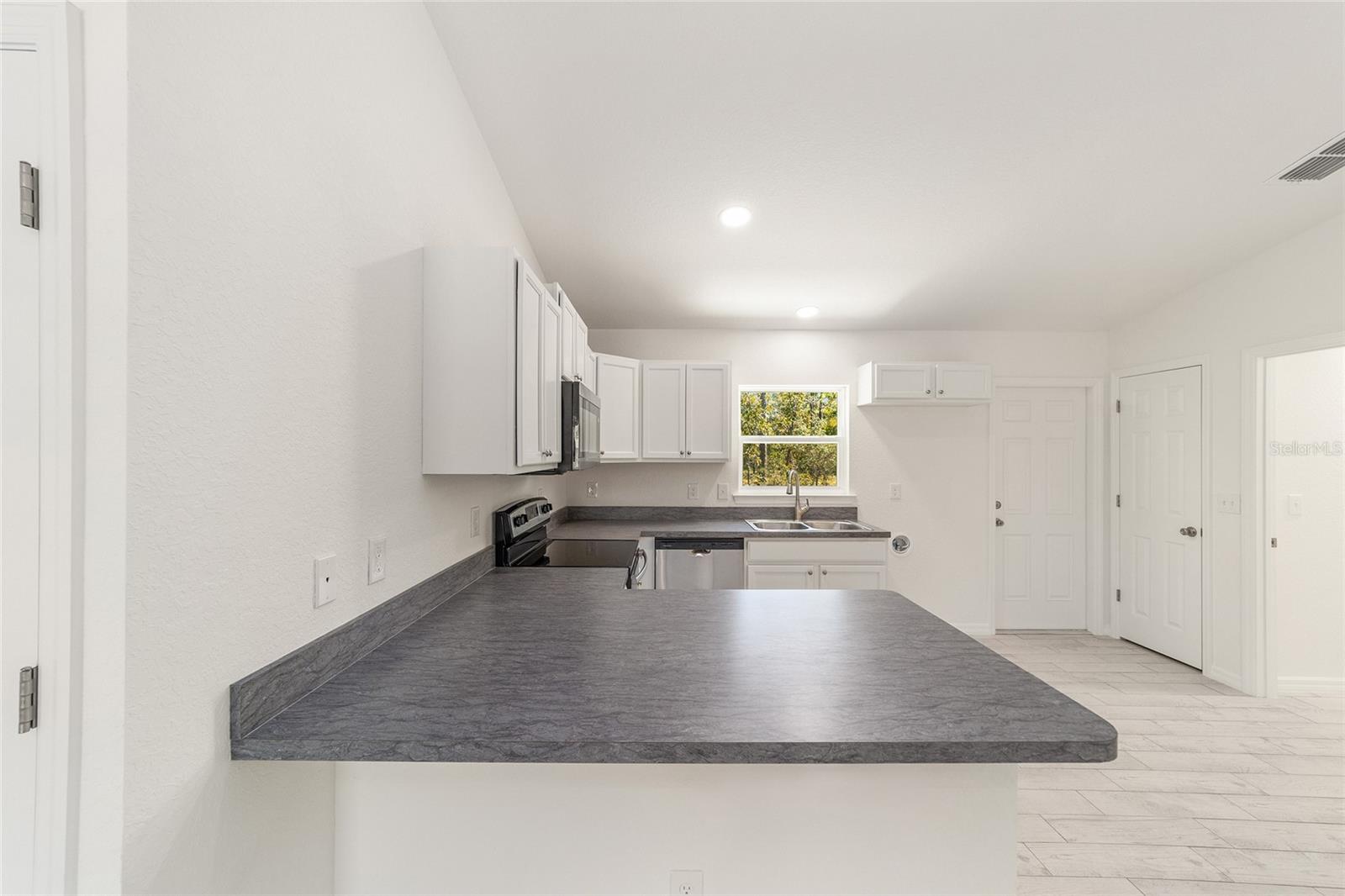 RAINBOW LAKES ESTATES - Residential
