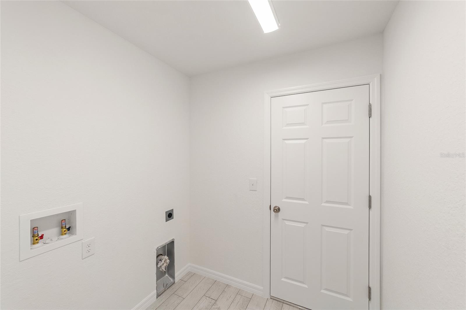 RAINBOW LAKES ESTATES - Residential