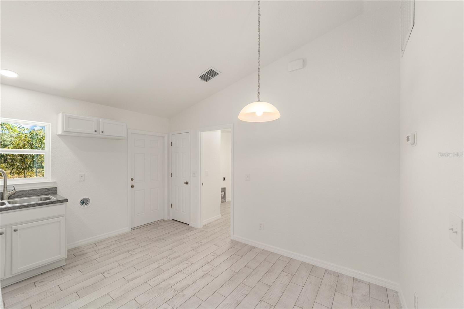 RAINBOW LAKES ESTATES - Residential