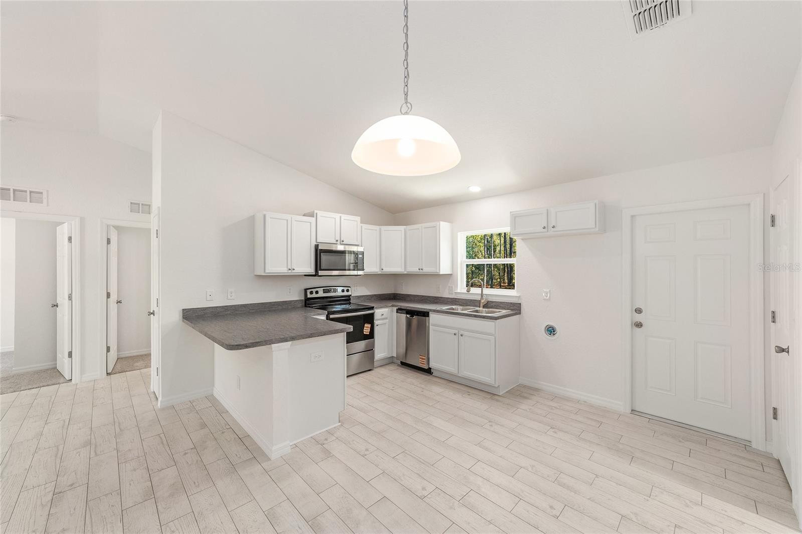 RAINBOW LAKES ESTATES - Residential