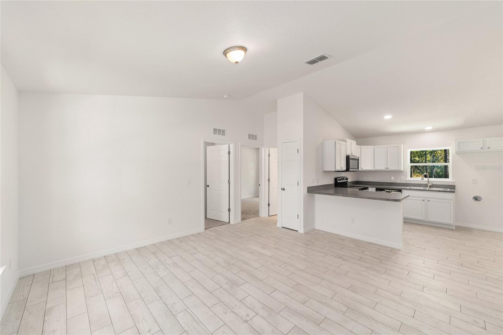 RAINBOW LAKES ESTATES - Residential