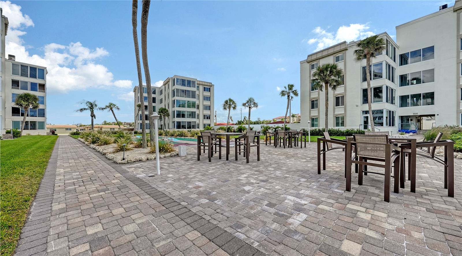 ISLAND HOUSE - Residential