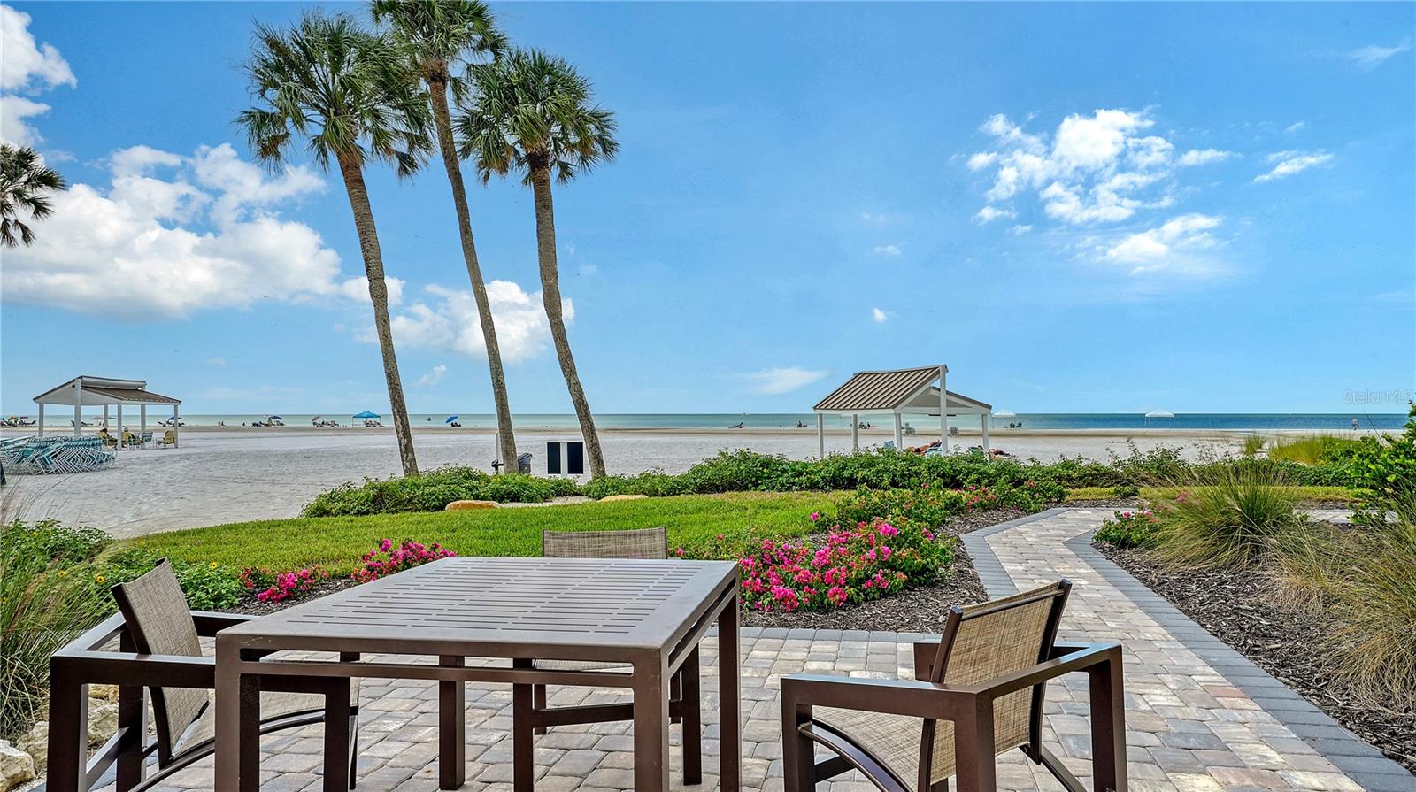 ISLAND HOUSE - Residential