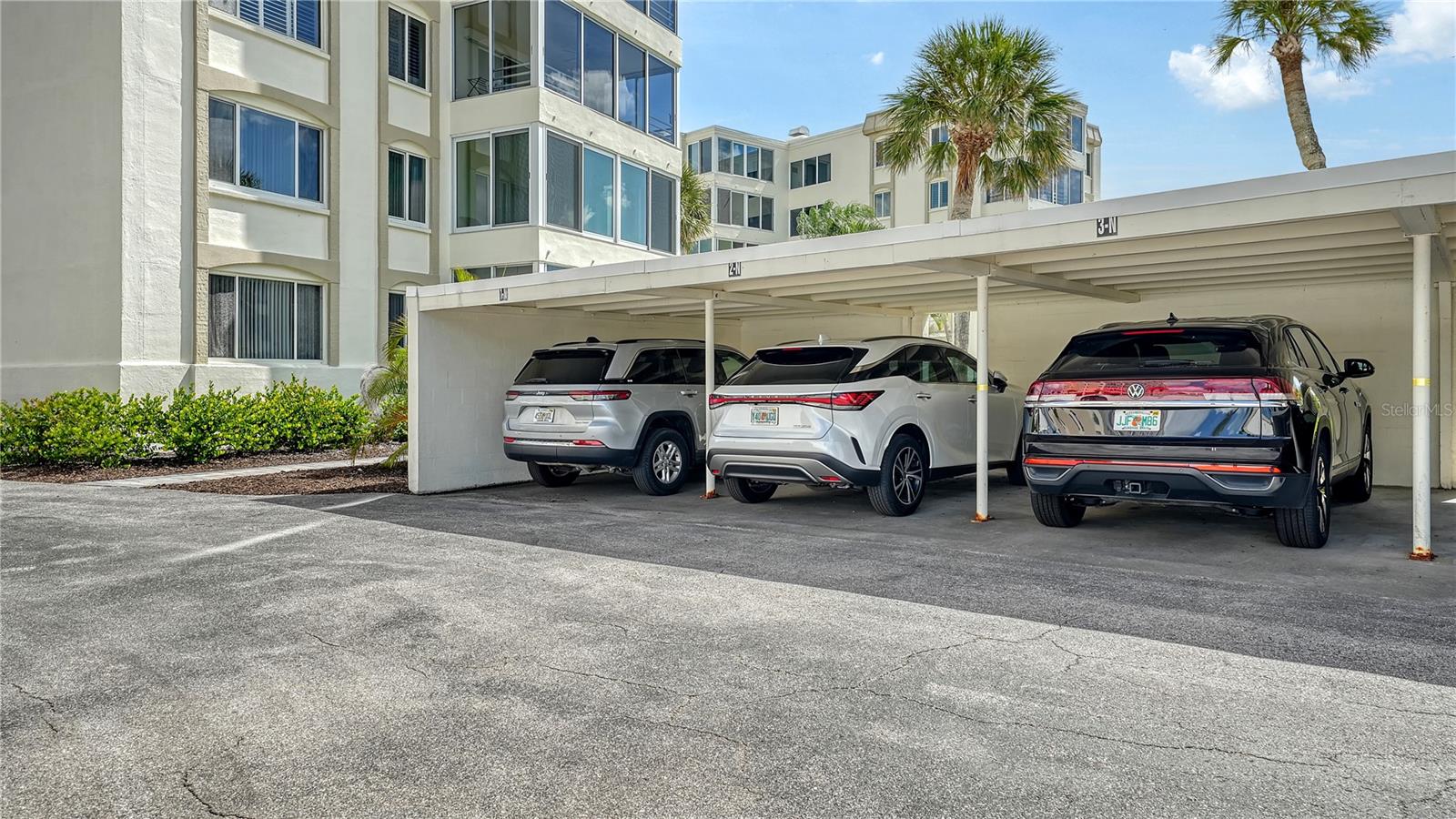 ISLAND HOUSE - Residential