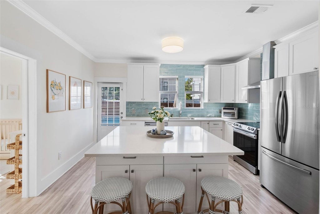 Photo of 210 W Euclid Avenue, Tampa, FL 33602 (MLS # TB8557355)