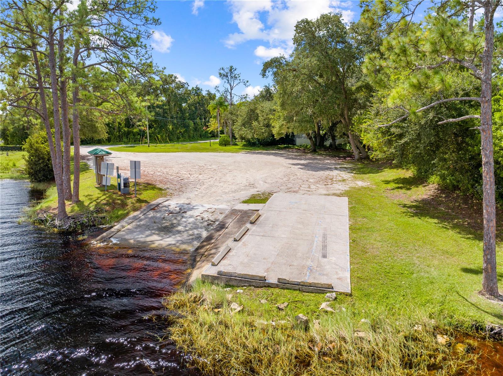 OAKWOOD SHORES - Land