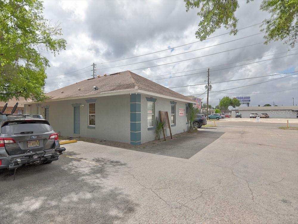 631 E OAK RIDGE ROAD