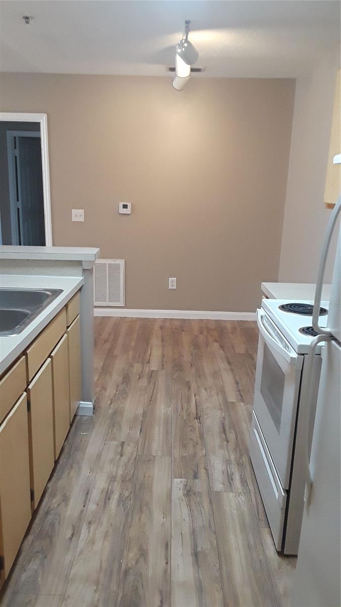 COURTNEY LNDG - Residential