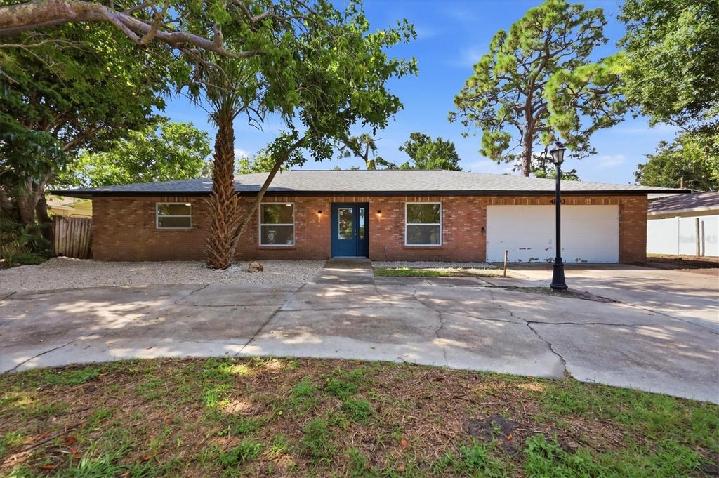 Photo of 4803 21st Avenue W, Bradenton, FL 34209 (MLS # A4705781)