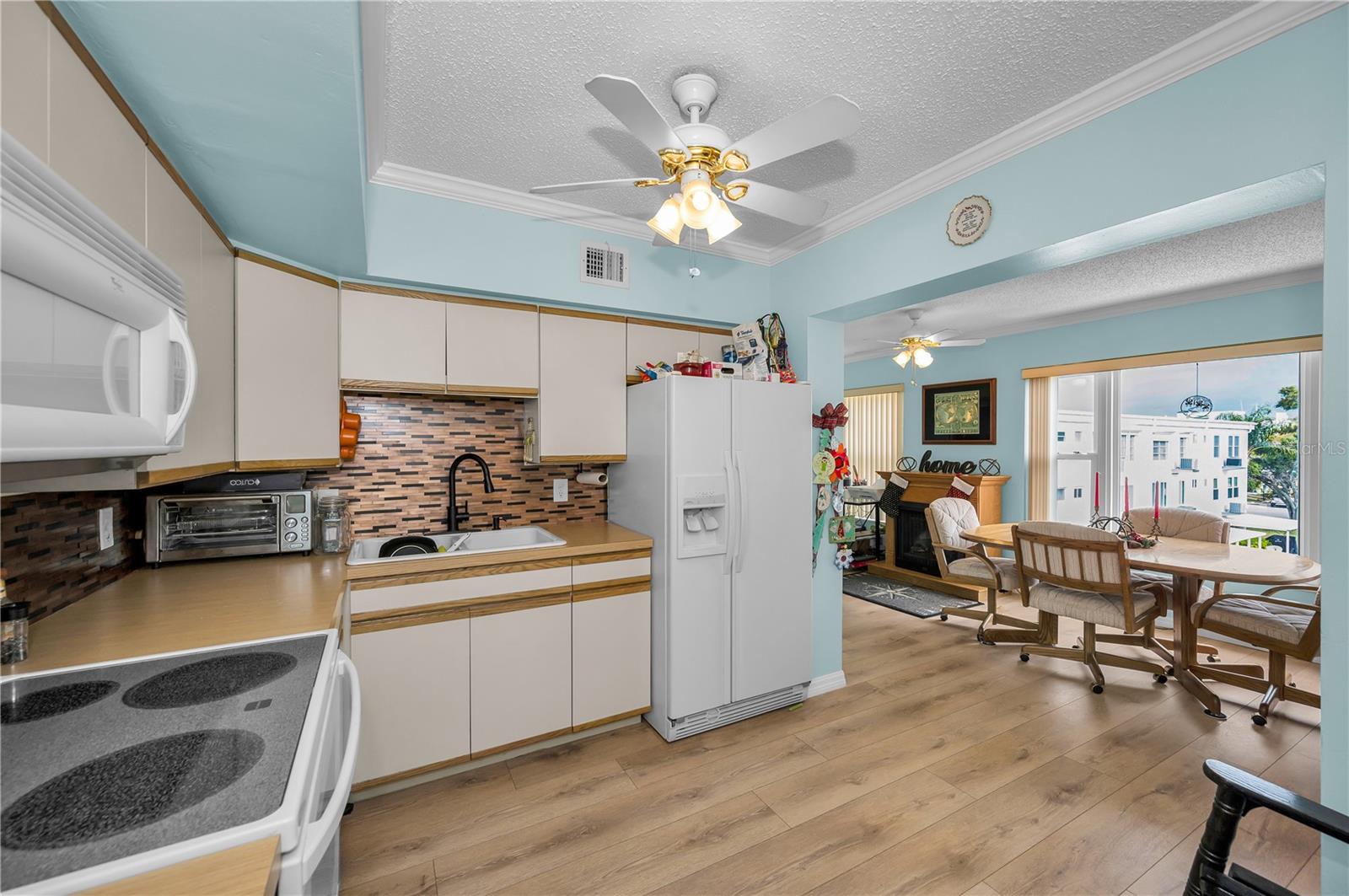 ON TOP OF THE WORLD - Residential Lease