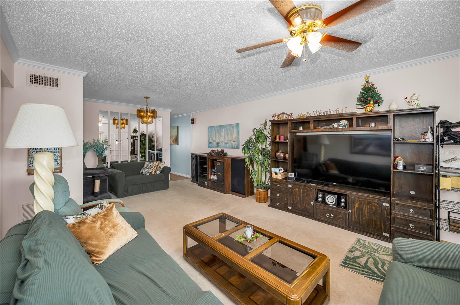 ON TOP OF THE WORLD - Residential Lease