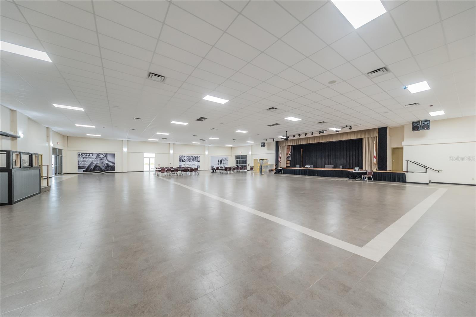 ON TOP OF THE WORLD - Residential Lease