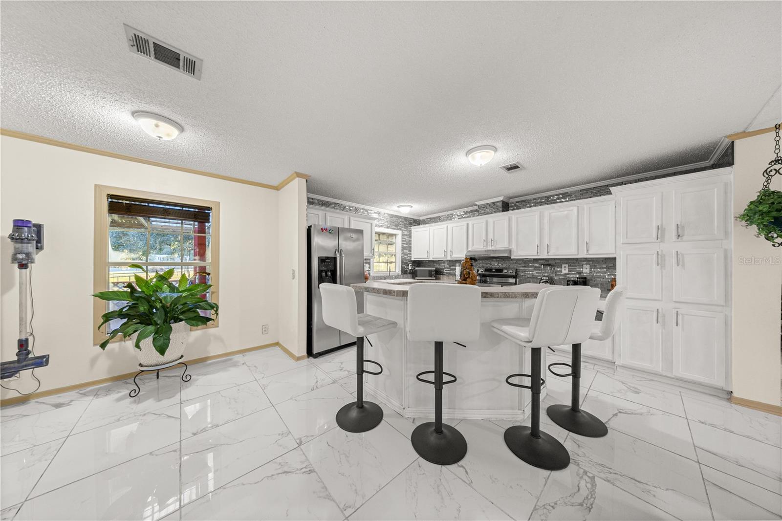 ACERAGE NON-SUBDIVISION - Residential