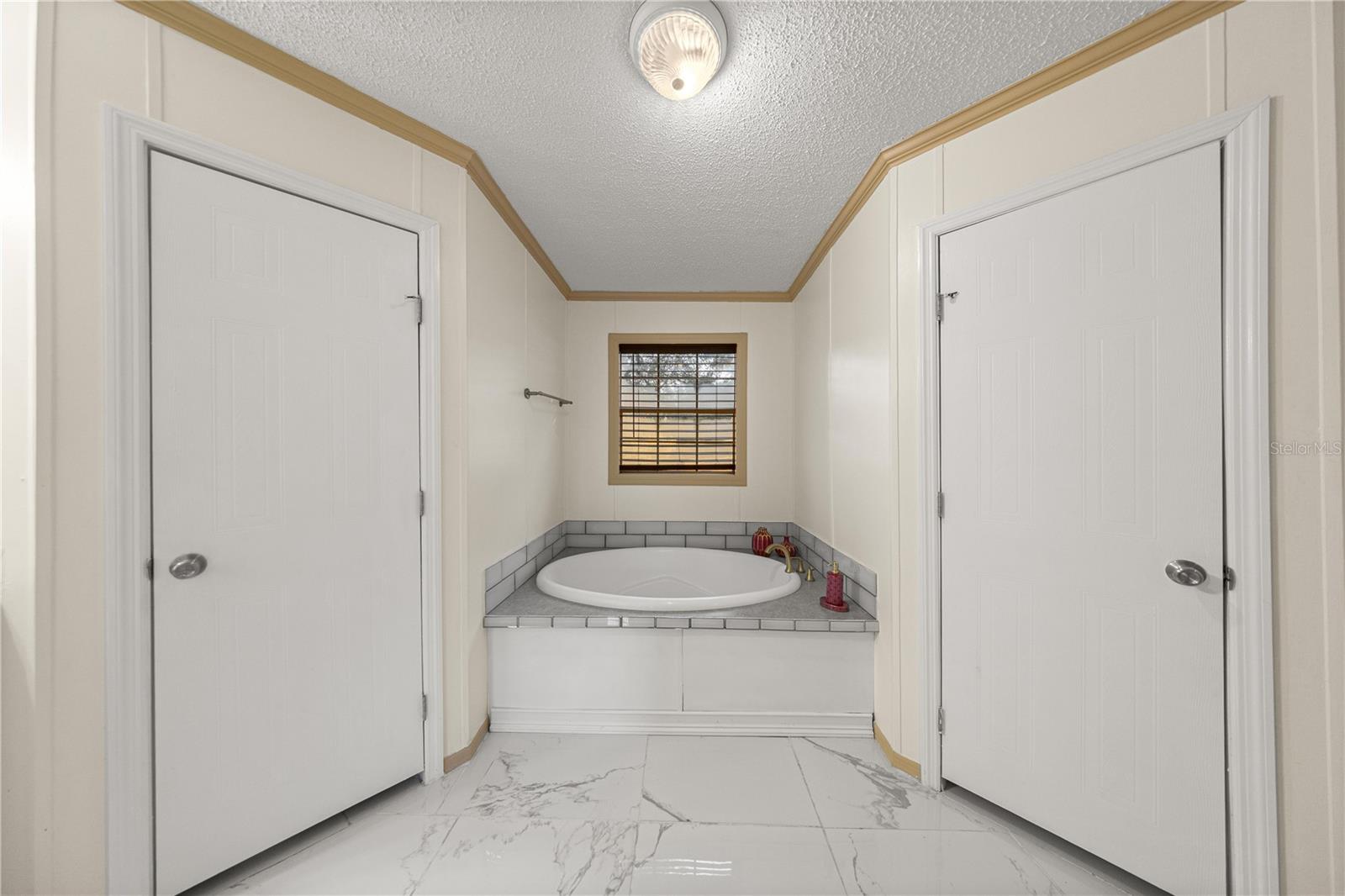 ACERAGE NON-SUBDIVISION - Residential