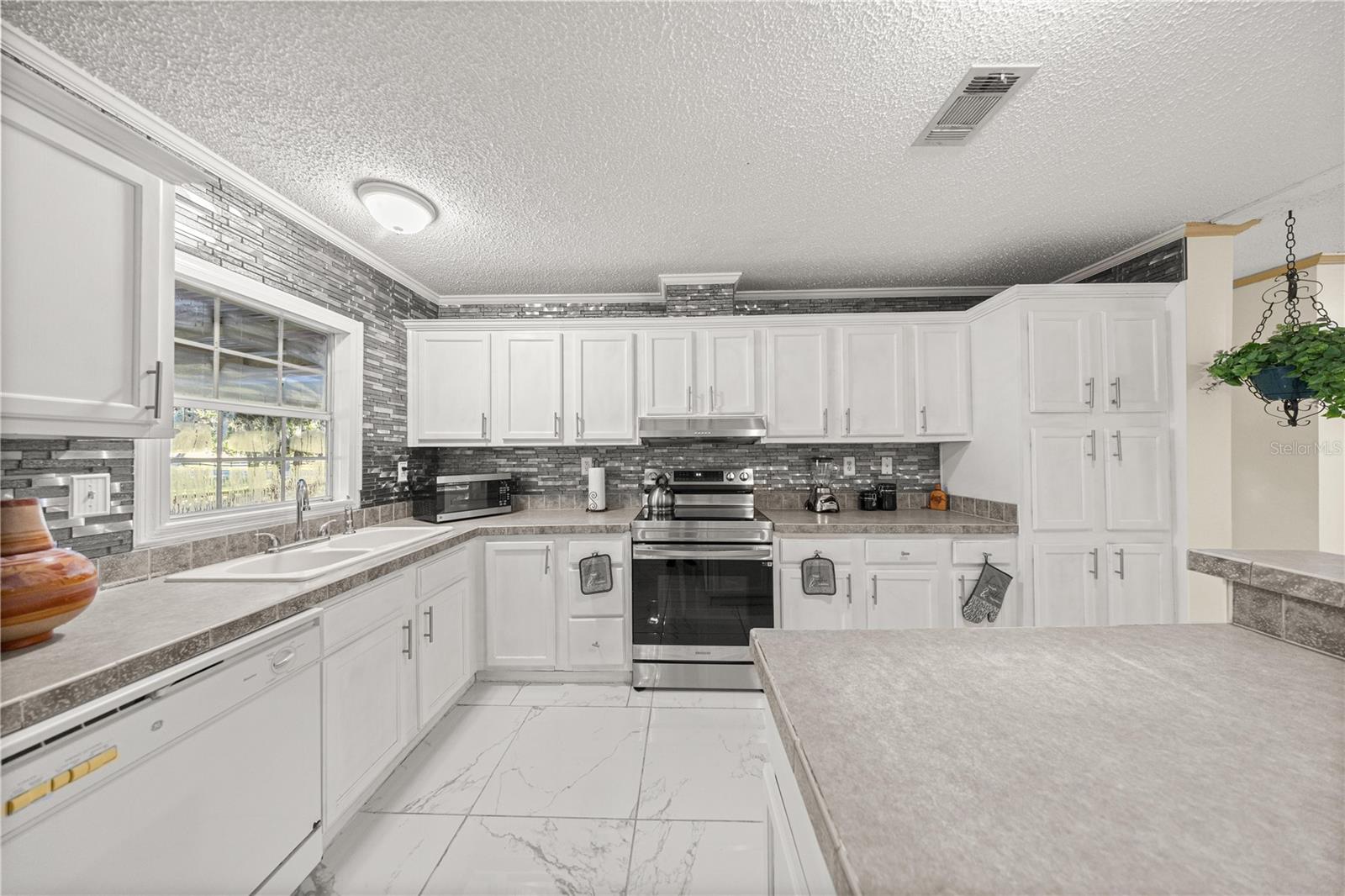 ACERAGE NON-SUBDIVISION - Residential