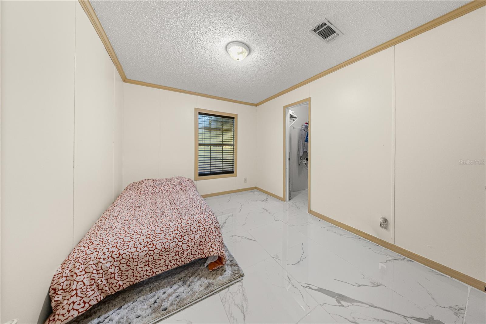 ACERAGE NON-SUBDIVISION - Residential