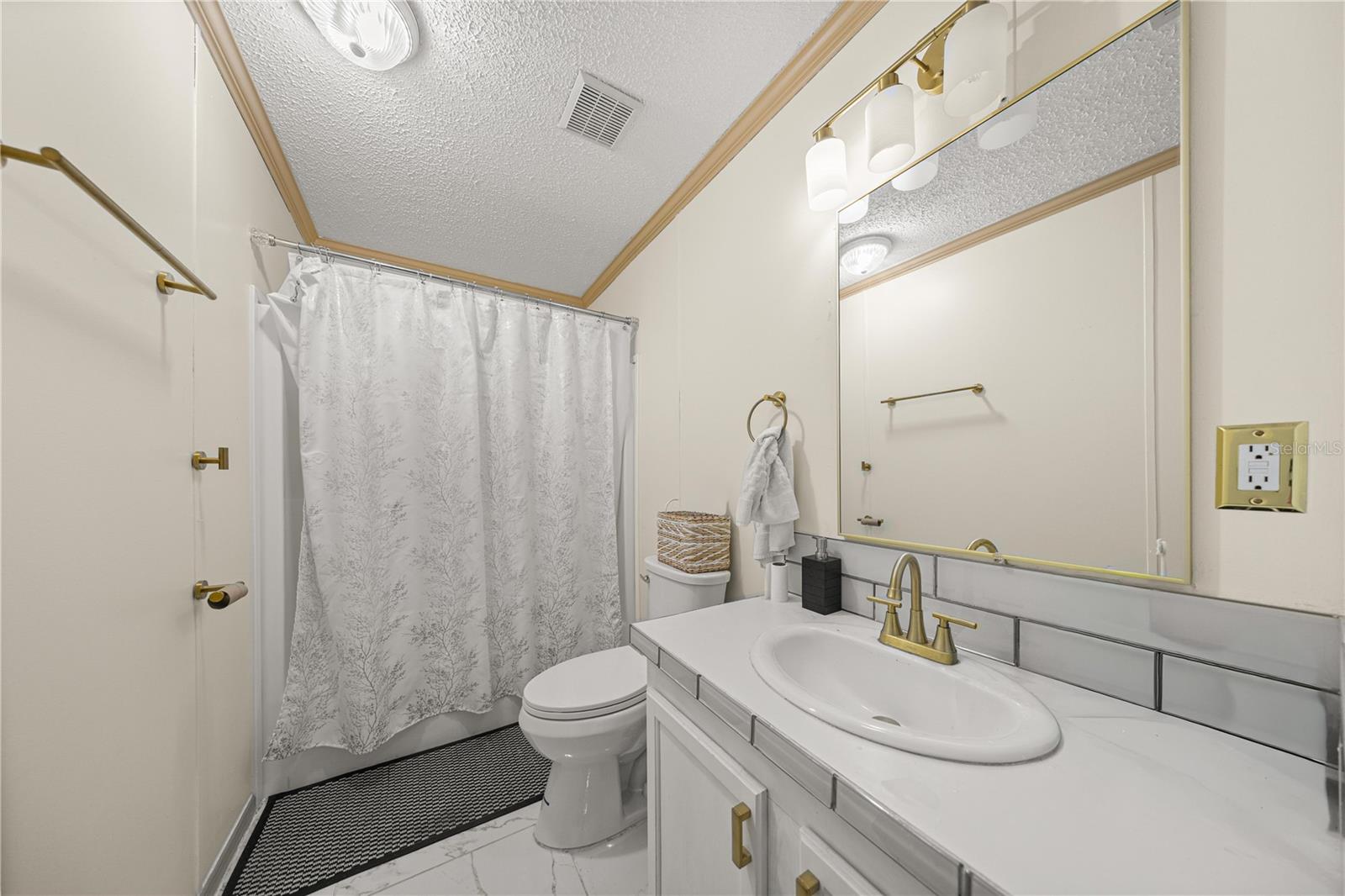 ACERAGE NON-SUBDIVISION - Residential