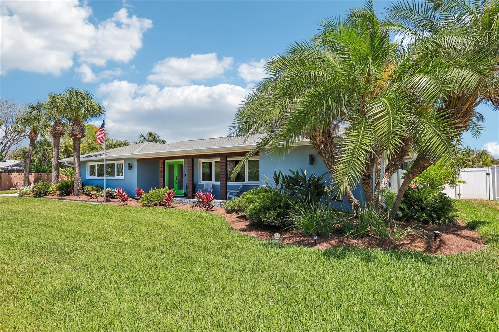 3203 HIBISCUS DRIVE W