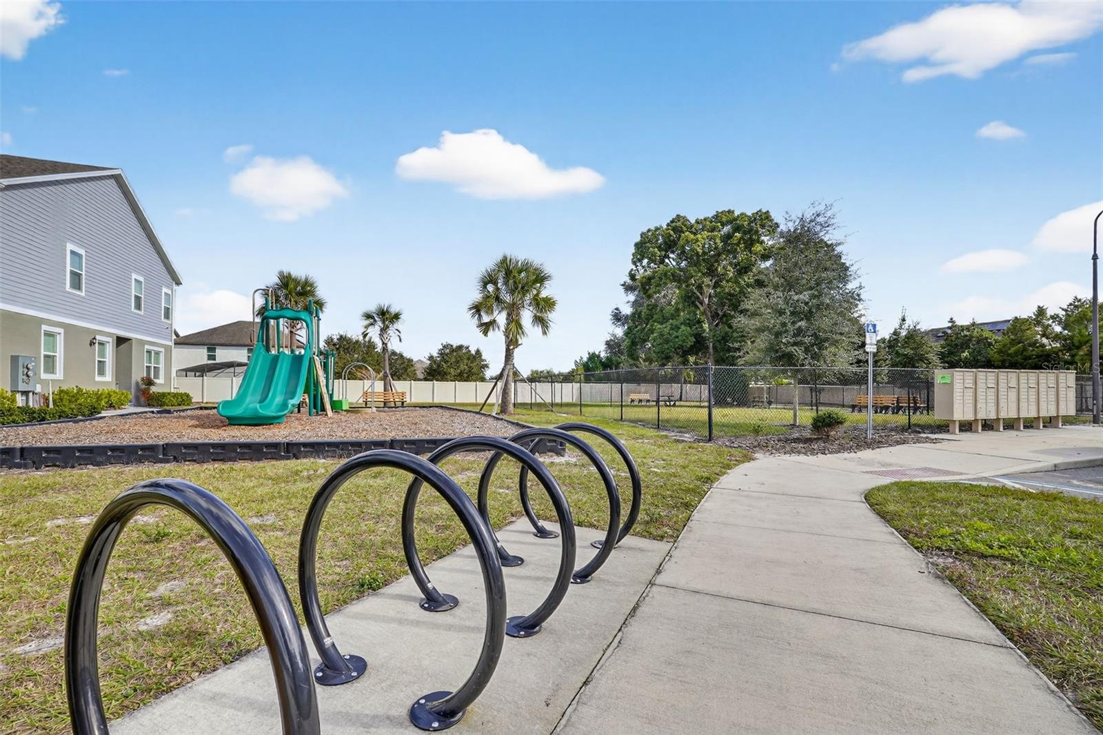 BRIXTON TWNHMS - Residential Lease