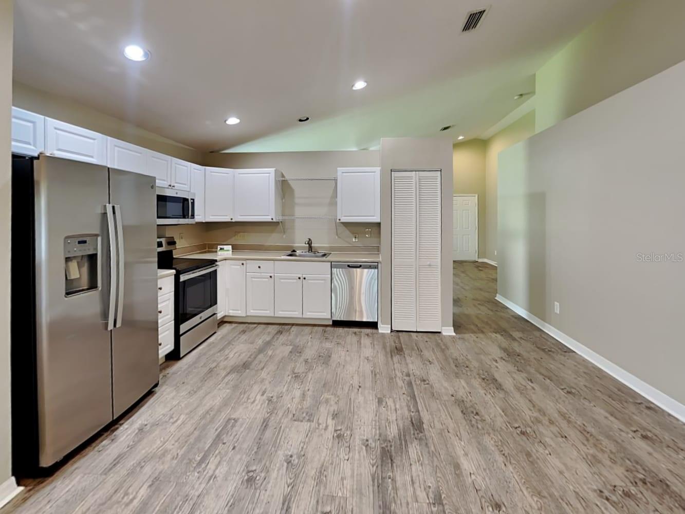 NEW RIVER LAKES PH C2 - Residential Lease