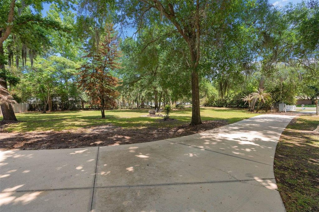 Photo of 18425 State Road 44, Eustis, FL 32736 (MLS # O6404272)