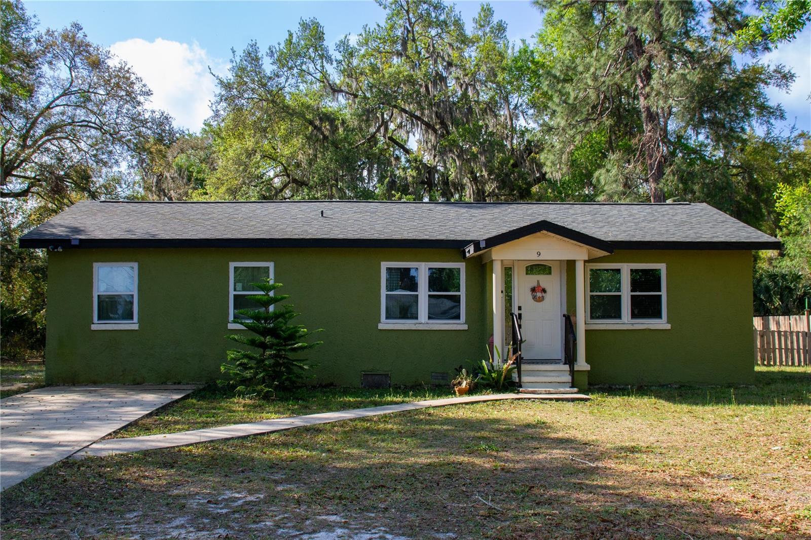 9 LAKE DR