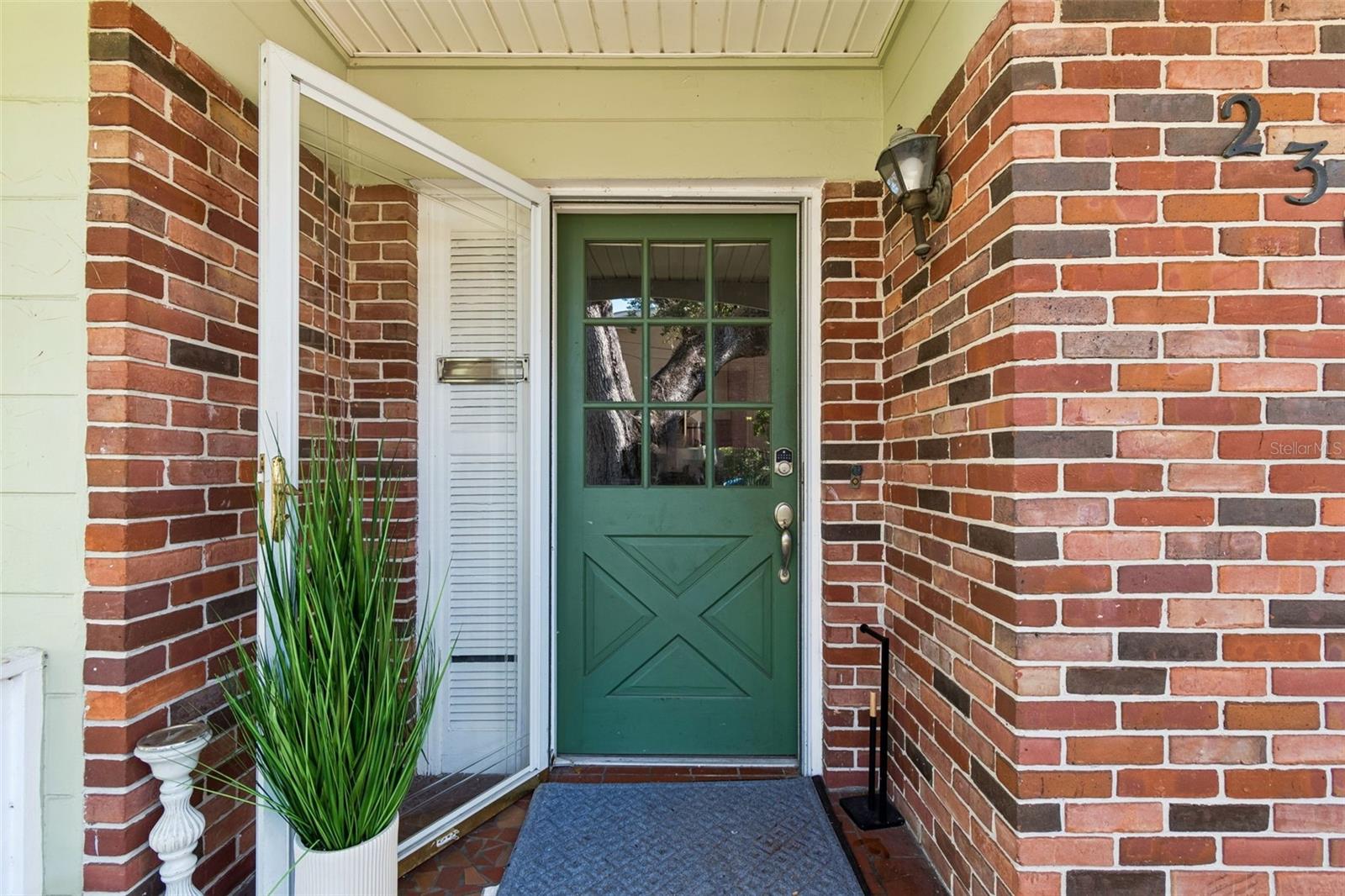 2302 S ARRAWANA AVENUE