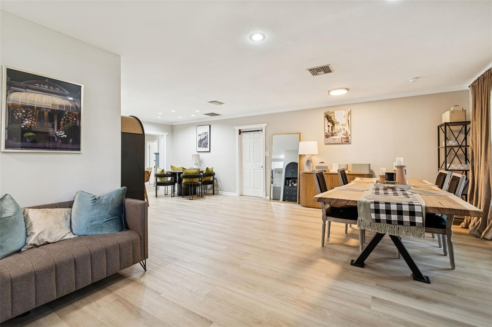 2302 S ARRAWANA AVENUE