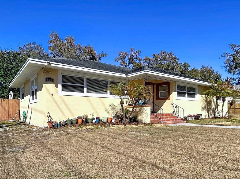 Photo of 717 W End Crescent N, Lakeland, FL 33803 (MLS # O6376476)