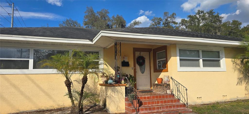 Photo of 717 W End Crescent N, Lakeland, FL 33803 (MLS # O6376476)