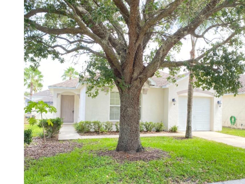 BEAUTIFUL POOL HOME! Move in ready 3 Bedrooms 2 Baths. This property is located in Southern Dunes Subdivision, guarded golf community
with an open floor plan. Very close to shopping areas. Property is available Now. Washer/Dryer provided as a courtesy, but it will not be
warranted. Pool and Lawn Care are included. Maximum of 2 vehicles allowed at property as there is no street parking allowed.