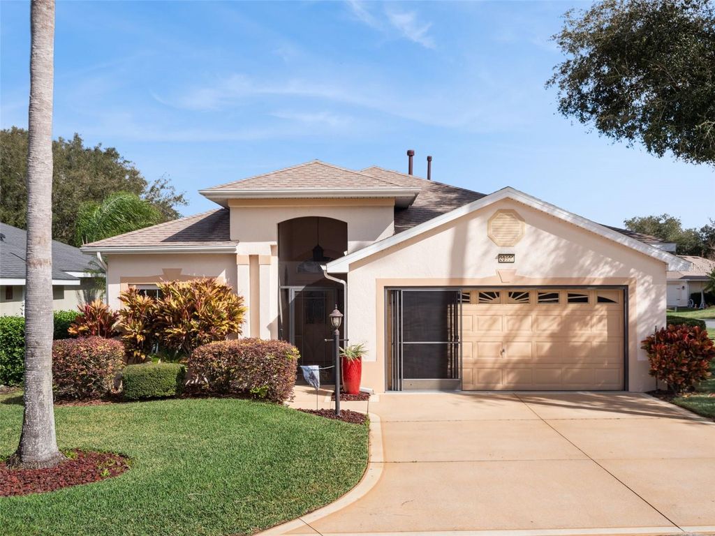 Photo of 20500 Queen Alexandra Drive, Leesburg, FL 34748 (MLS # G5106340)