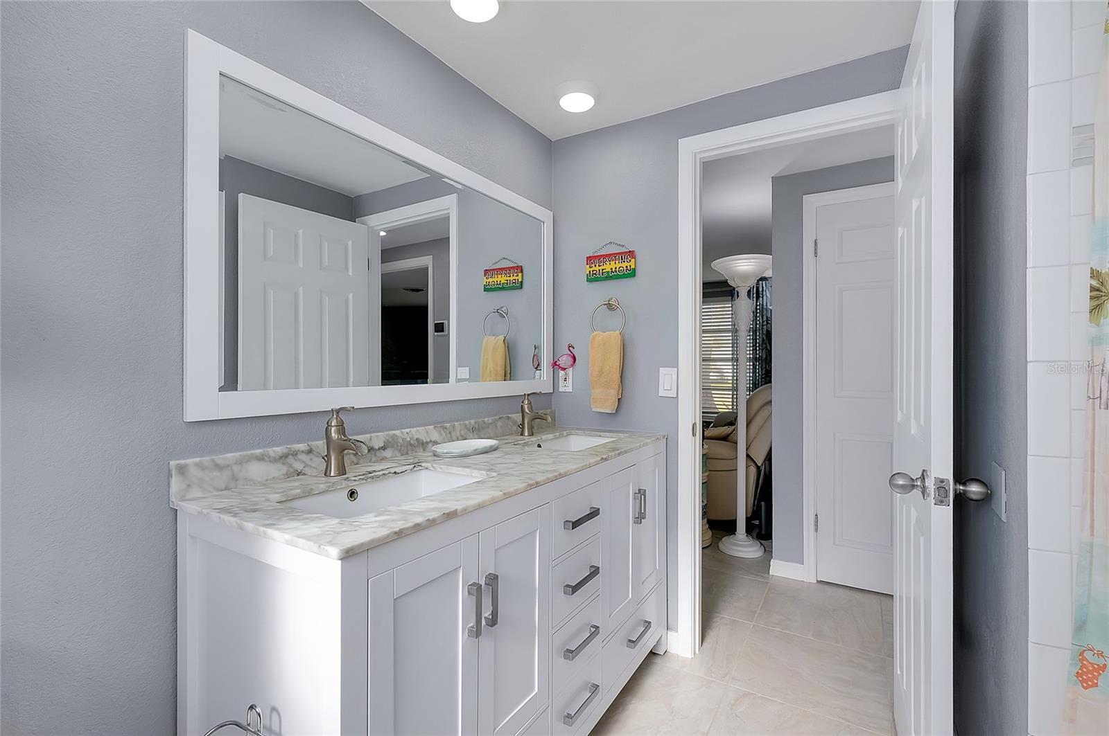 SOUTH VENICE - Residential