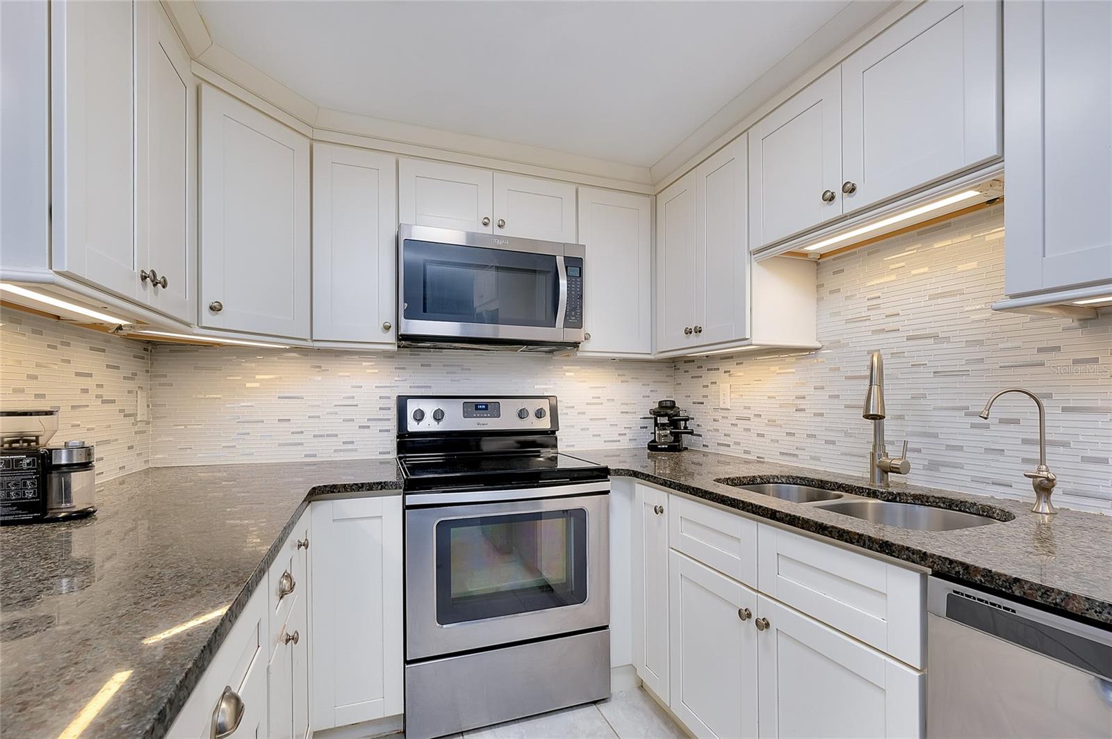 SOUTH VENICE - Residential