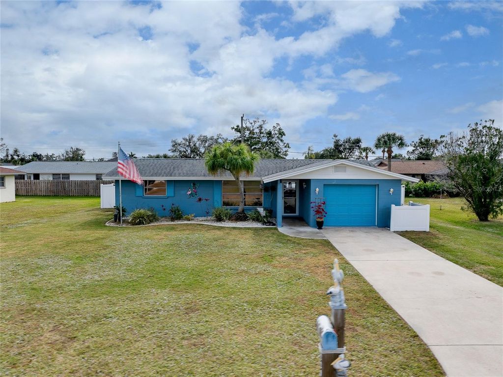 Photo of 220 Morningside Road, Venice, FL 34293 (MLS # N6142035)