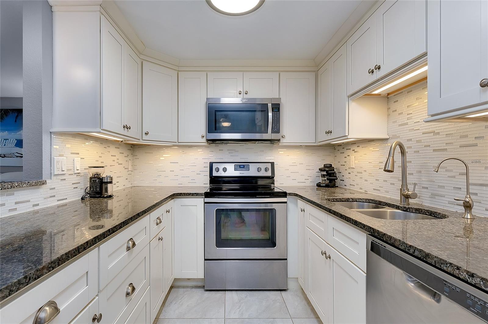 SOUTH VENICE - Residential