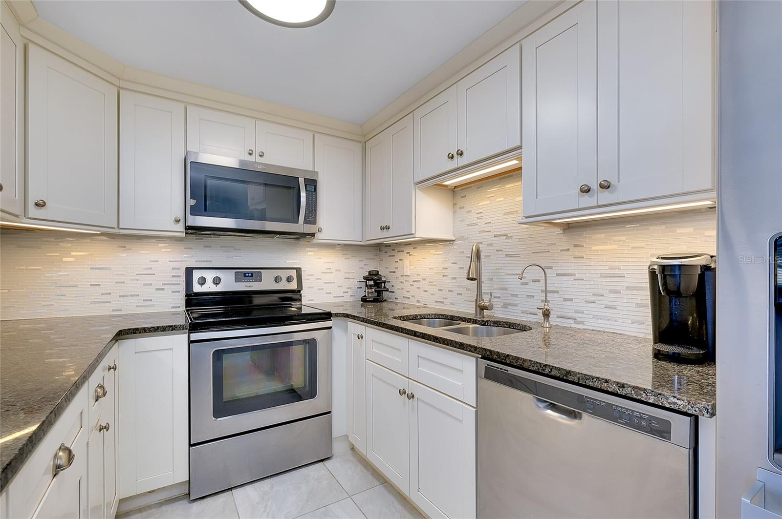 SOUTH VENICE - Residential