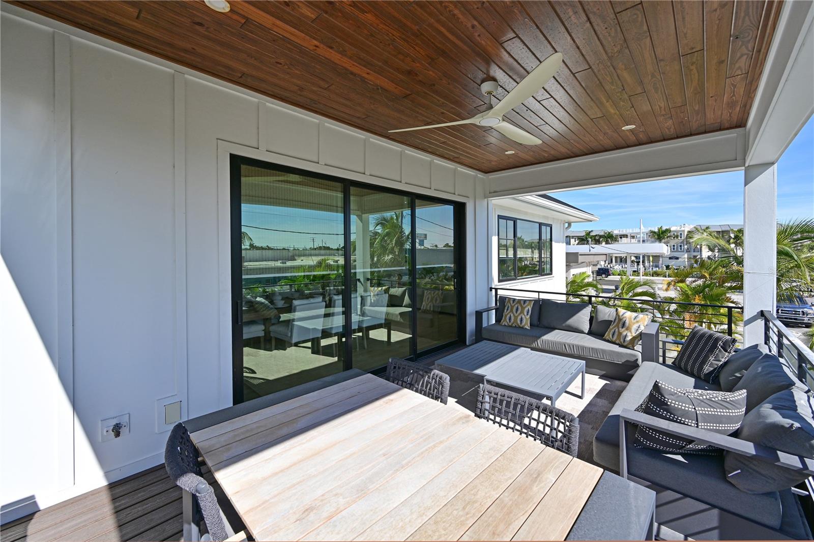 HOLMES BEACH 11TH UNIT - Residential