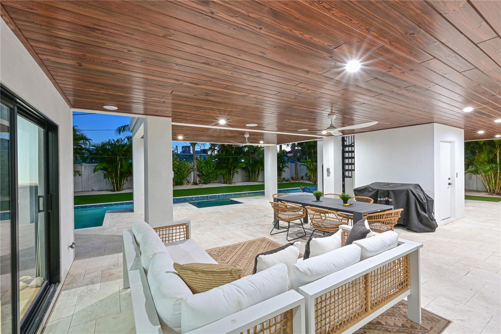 HOLMES BEACH 11TH UNIT - Residential