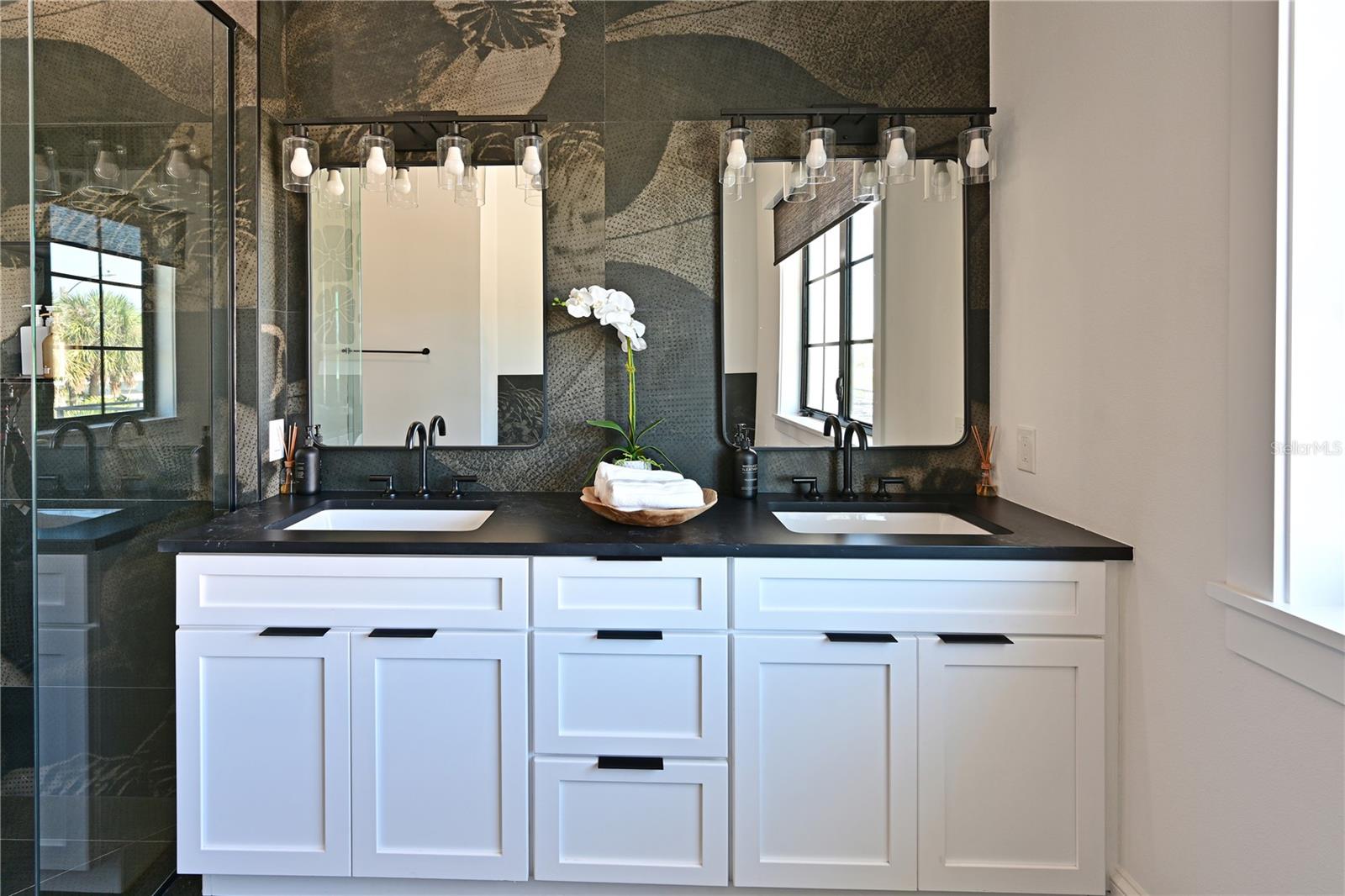 HOLMES BEACH 11TH UNIT - Residential