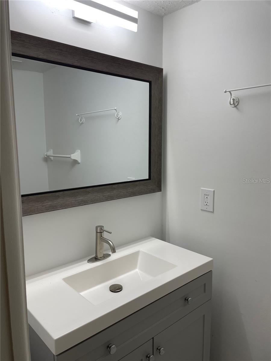SARASOTA VENICE CO 09 37 18 - Residential Lease