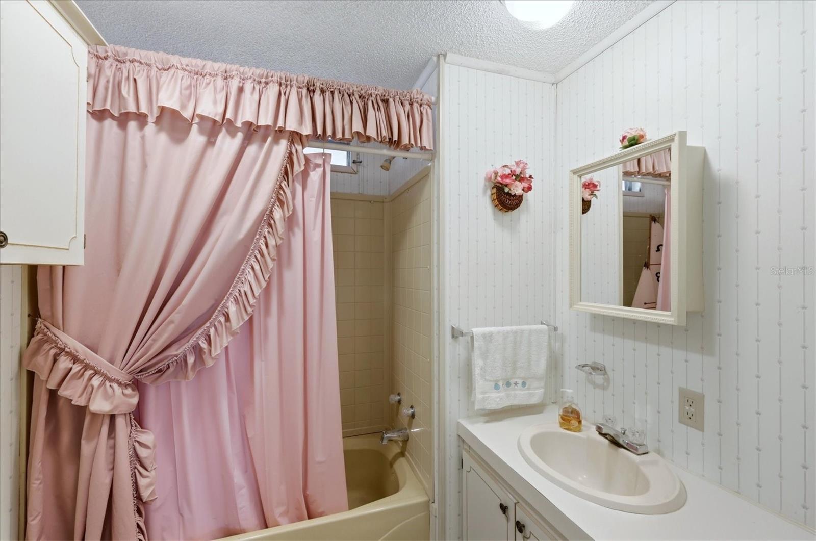 LEMON BAY ISLES PH 03 - Residential